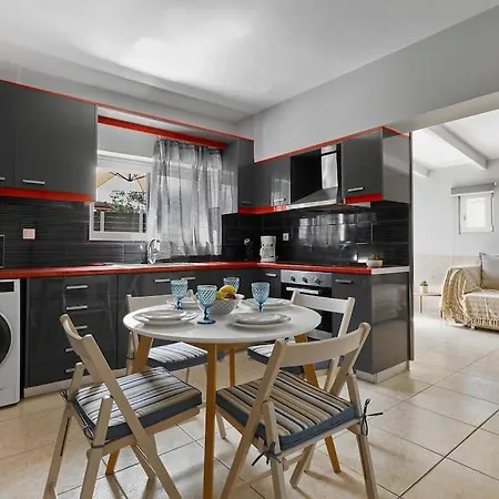 Beachside Apartment-pool-parking Апартаменти *